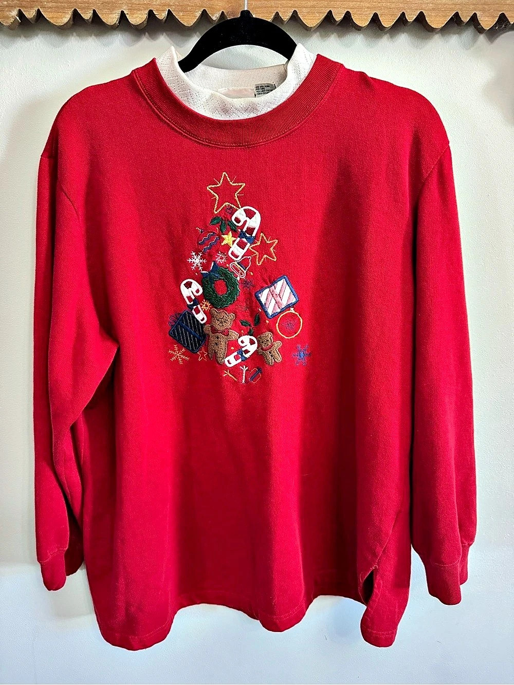 VINTAGE Bobbie Brooks Holiday Graphic Sweatshirt in Red Size Large